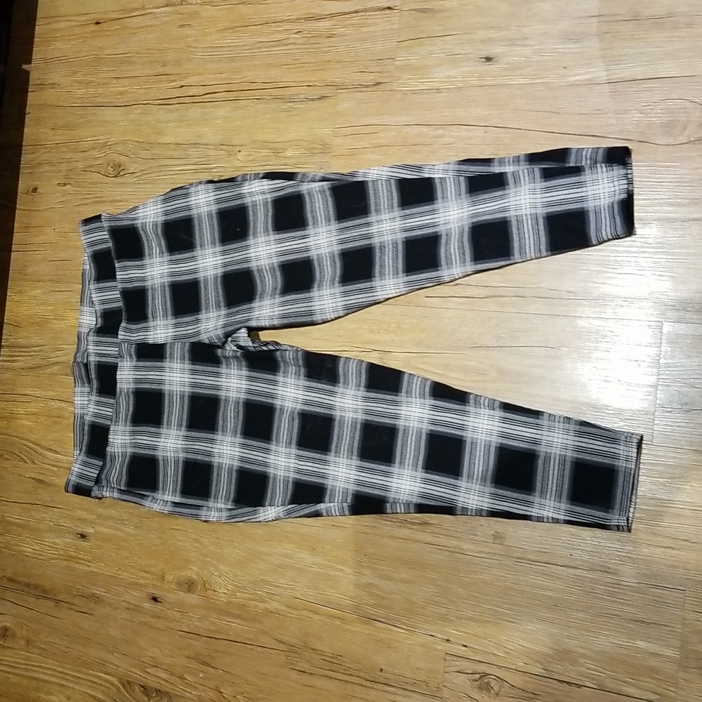 Torrid grey and black plaid leggings sx3 aka 3X